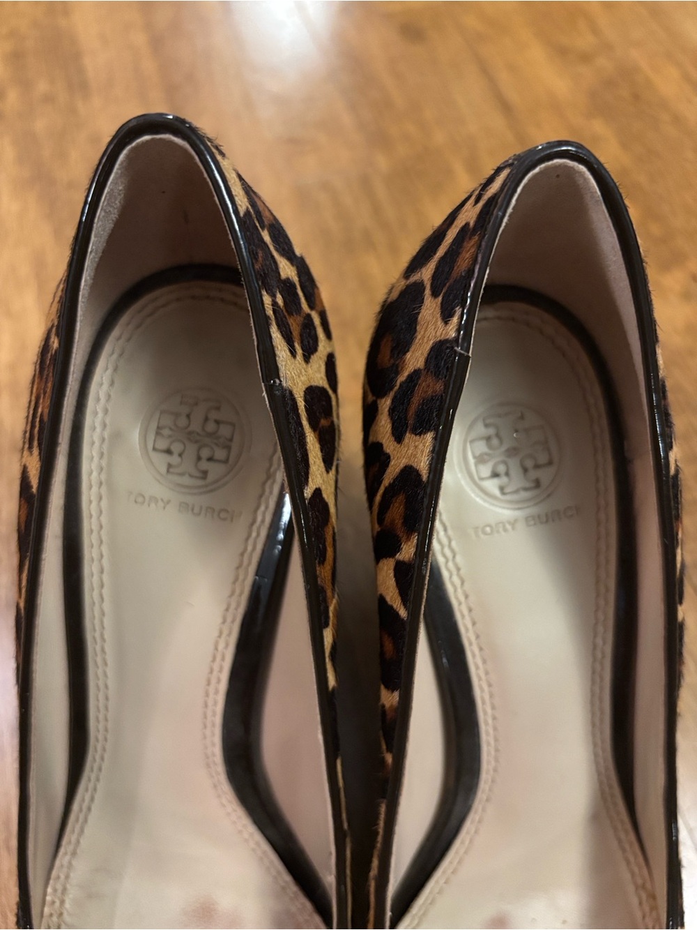 Tory Burch leopard print wedges sz 8 - Picture 2 of 6